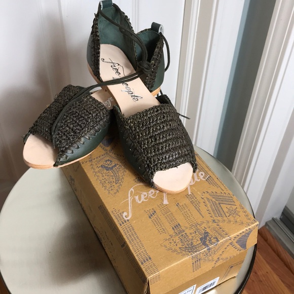 NWT Free People Beaumont woven Flat sz37 7 - Picture 1 of 4